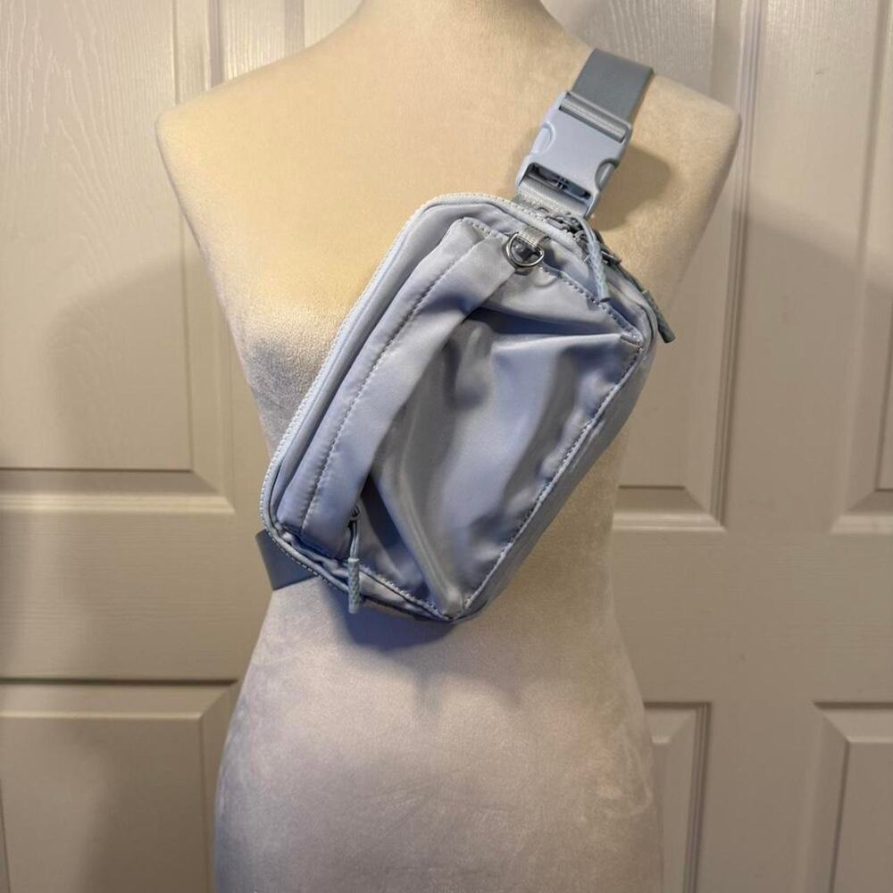 NWOT Light blue / Ice Blue Bestour belt bag